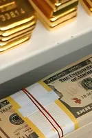 Gold Briefly Jumps Toward $5,600 as Iran Tensions Flare