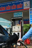 Vietnam's gasoline and oil prices are lower than neighboring countries 