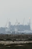 Oil dips after sharp gains as U.S., Iran reportedly explore Hormuz deal