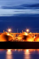 Qatar and UAE Turn to Rare LNG Ship Transfers as Hormuz Crisis Drags On