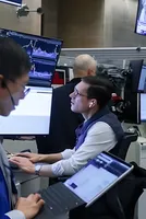 Traders place large $950 million bet on oil price falling hours ahead of ceasefire