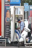 Govt remains non-committal on reducing petrol, diesel prices amid fluctuating crude prices 
