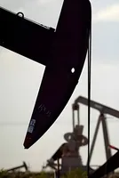 Oil slips as markets look for cues on Gulf supplies