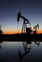 Oil jumps over 2% as US-Iran tensions threaten Hormuz, Red Sea supply routes