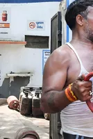 LPG gas cylinder price on 6 May: Check domestic and commercial cooking gas rates in New Delhi, Mumbai, Bengaluru today