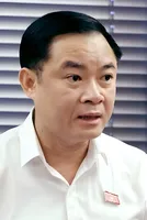 The chairmen of Petrovietnam and Petrolimex share the 'behind-the-scenes' story of supplying 25 million barrels of oil and reducing fuel prices for the people. 