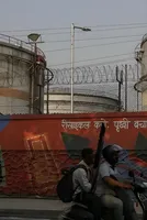 Russian imports set to hit 4-year low amid tariff chaos, refinery shutdown