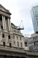 Bank of England Official Says Oil Crisis Clouds Rate Outlook