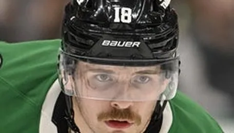 Sam Steel News: Pockets helper in Game 1