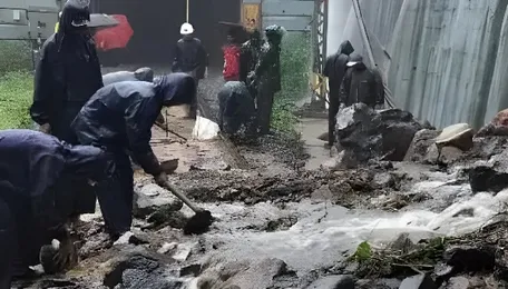 Mumbai Pune Corridor Restores Traffic After Landslide