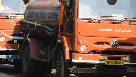 Maharashtra Expands Water Tanker Network Across Districts