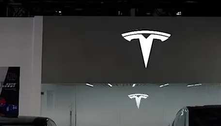 Luxury EV Price Gap Narrows to ₹4 Lakh as Tesla Enters Fray 