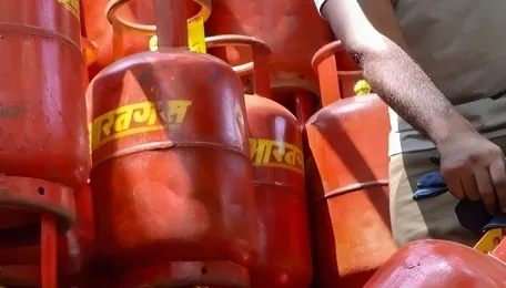 Kolkata Fuel Supply Concerns Impact Urban Stability