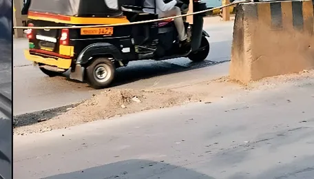 Mumbai Lokhandwala Road Risks Rise Amid Metro Works