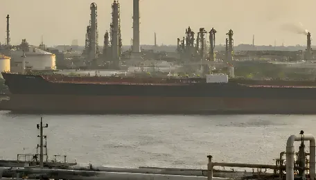 India’s Russian Oil Relief Is Temporary as Trade Risks Remain 