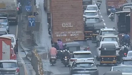 Majiwada Junction Sinkhole Triggers Heavy Traffic Congestion In Thane