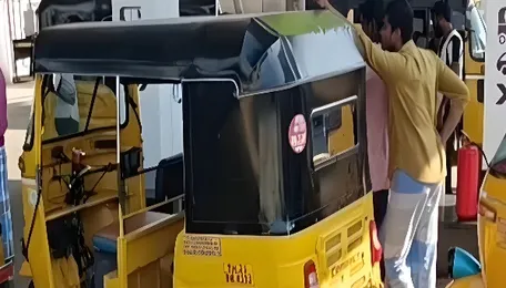 Chennai LPG Shortage Disrupts Auto Drivers Livelihoods