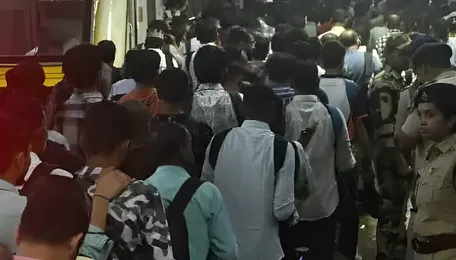 Delhi Train Cancellations Disrupt Daily Passenger Movement