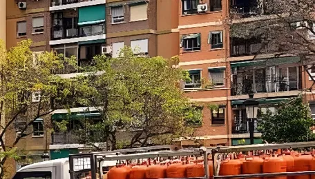 LPG supply boost: Indian factories resume full production as migrant workers return 