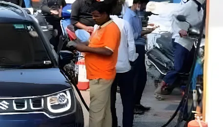 Fuel shortage triggers panic buying in Andhra, CM reviews situation 