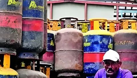 Only 17 states conduct LPG briefings; Centre urges remaining states to curb rumours and prevent panic buying