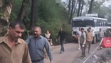 Himachal: Safety wall collapse snaps Mandi-Pathankot highway 