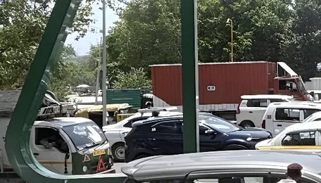 Japanese auto, motorcycle makers back India's drive to cut fossil fuel use 