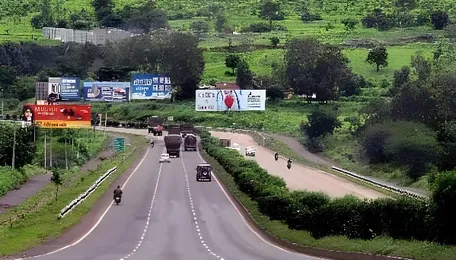 NHAI Issues Notices to 400 Eateries Encroaching NH‑48, Endangering Drainage