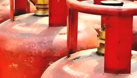 Kolkata LPG Hike Deepens Household Cost Burden 