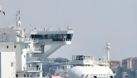 Crude oil futures decline as US sanctions on Russian oil majors loom