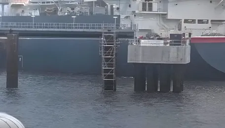 EU buys more LNG from Russia, less from US