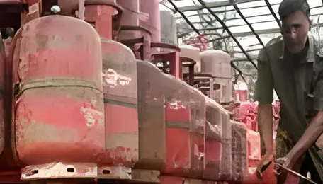 Govt invokes Essential Commodities Act to ensure LPG supply, orders refineries to divert key streams