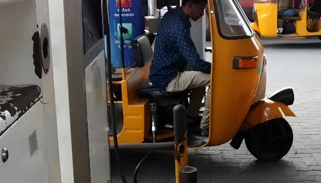 Chennai LPG Shortage Disrupts Auto Transport Services