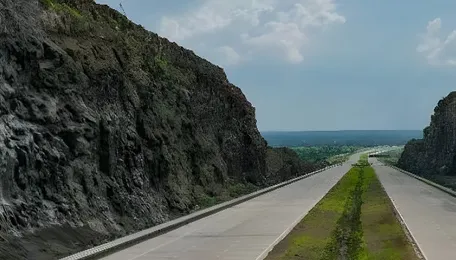 Maharashtra Launches Mumbai Hyderabad Expressway Metro Expansion And Consumer Power Tariff Cuts