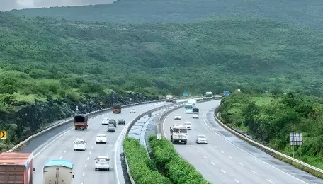 Mumbai Pune Highway Flyovers Await Centre Nod to Ease Traffic Congestion