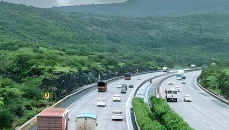 Kolkata Road Repairs Put Civic Planning Under Test