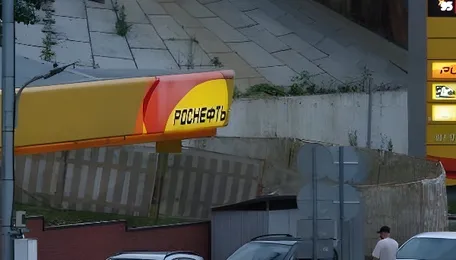 Russia's fuel crisis is so bad that a mom and her baby waited in line for 18 hours to get gas 