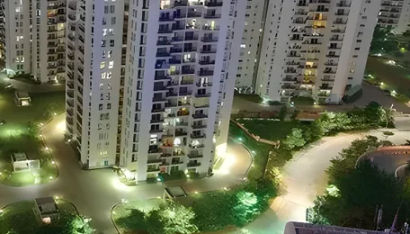 Noida Property Growth Challenges Gurugrams Market Lead