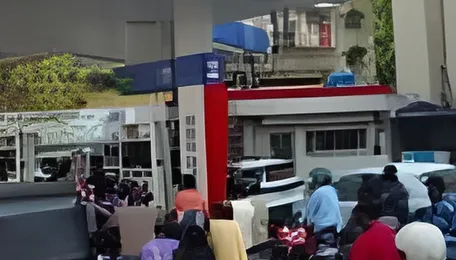 Supply curbs bulk buyers shut out of retail fuel network
