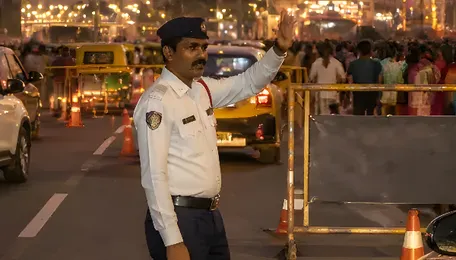 Delhi Traffic Advisory Tightens as Dussehra Crowds Hit Key Roads