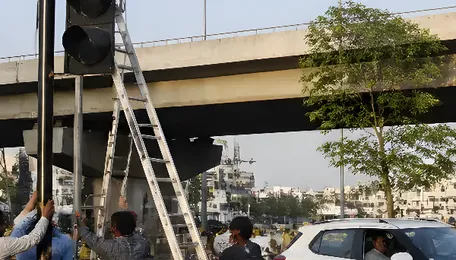 Ahmedabad Makarba Bridge Gets Signals After Traffic Chaos