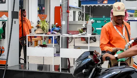 Kolkata Fuel Prices Shape Urban Mobility Choices 