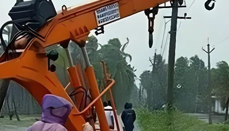 Cyclone Arnab: APEPDCL opens 41 control rooms, keeps 4,056 workers ready to restore power 