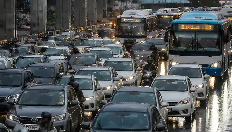 Bengaluru Traffic Jam Worsens as Dasara Rush Meets Rain