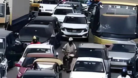 Delhi Bengaluru Transit Debate Exposes Planning Divide