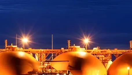 Asian LNG Prices Surge Past $30 as Middle East Shipping Risks Escalate