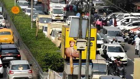 Kolkata Truck Rentals Rise As Festive Trade Builds