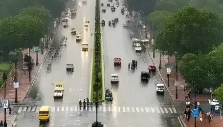 Delhi Weather Brings Persistent Humid Conditions