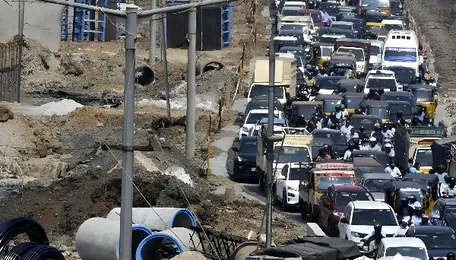 Hyderabad NH-44 Flyover Delays Trigger Daily Traffic Chaos
