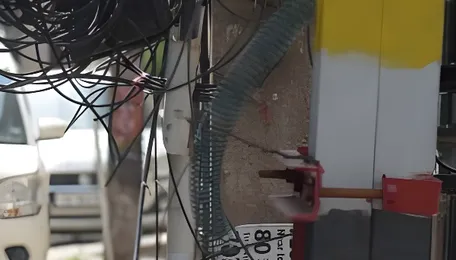 Tangled Overhead Cables Pose Safety Hazard Ahead of Ganesh Immersion 